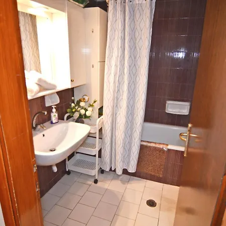 Tania's View كاستوريا