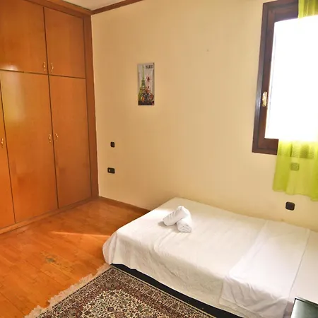 Tania's View كاستوريا